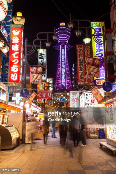 osaka, japan: tsutenkaku tower und shinsakai entertainment district - osaka shinsekai food stock-fotos und bilder