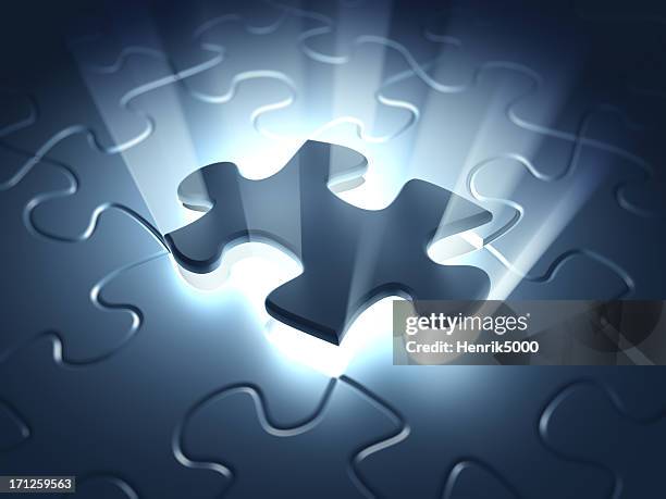 letztes puzzleteil - jigsaw puzzle stock-fotos und bilder
