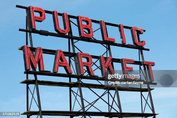 pike place market, seattle - pike place market sign imagens e fotografias de stock