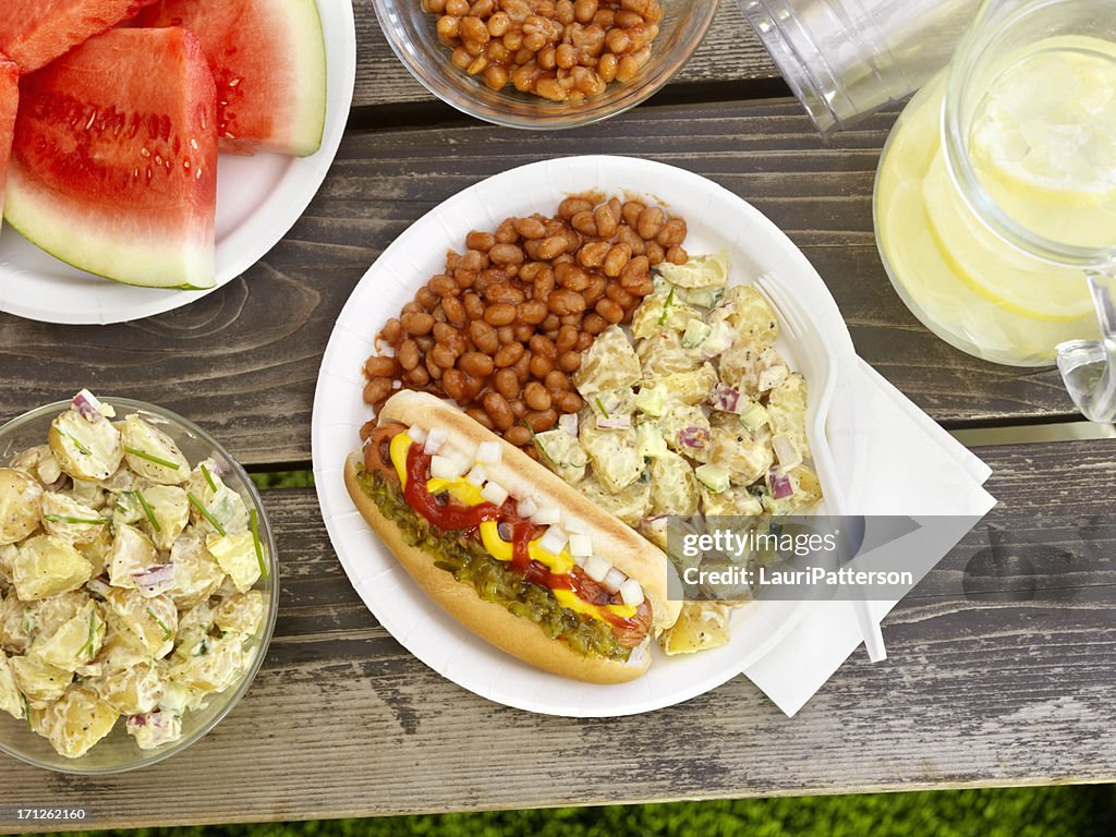 Limonada Hotdog con área de asadores