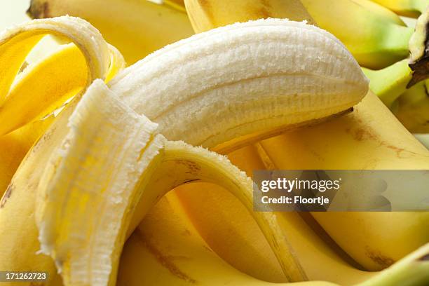 frutas imágenes fijas: tipo banana - plátano fruta tropical fotografías e imágenes de stock