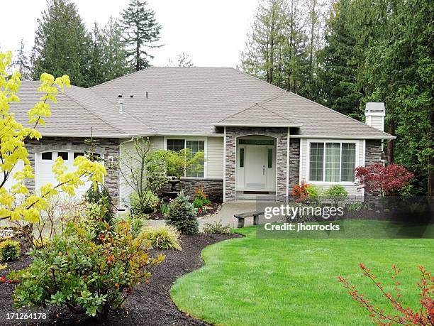 modern home exterior - front lawn stock pictures, royalty-free photos & images