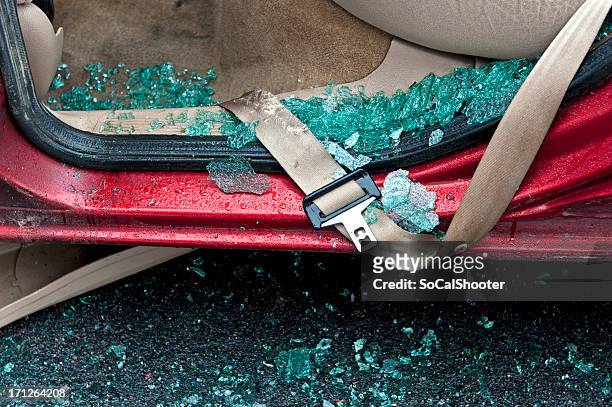 seatbelt in the rain - auto accident 個照片及圖片檔