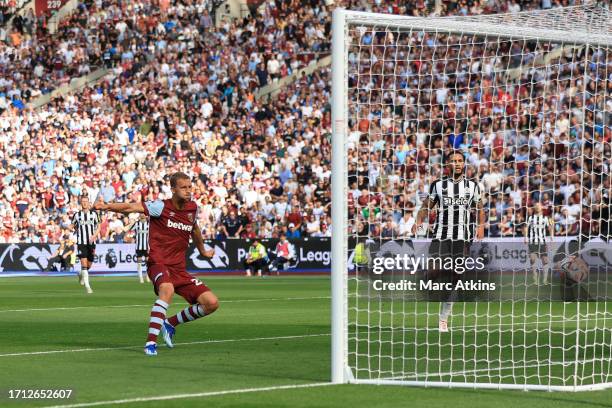 Tomas Soucek of West Ham United scores the opening goal during the Premier League match between West Ham United and Newcastle United at London...