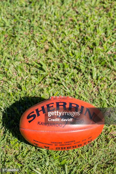 sherrin afl de fútbol - australian rules football fotografías e imágenes de stock