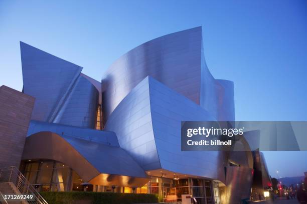 twilight view of walt disney concert hall - walt disney concert hall 個照片及圖片檔