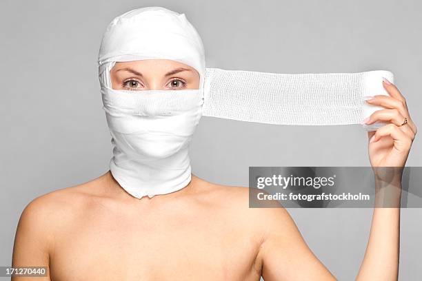 plastische chirurgie - head bandage stock-fotos und bilder