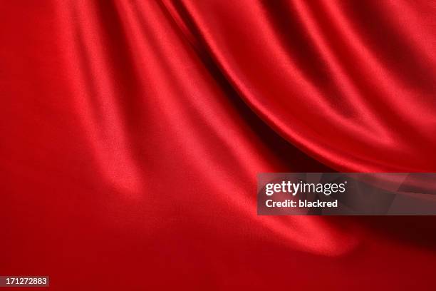 flowing silk - rood stof stockfoto's en -beelden