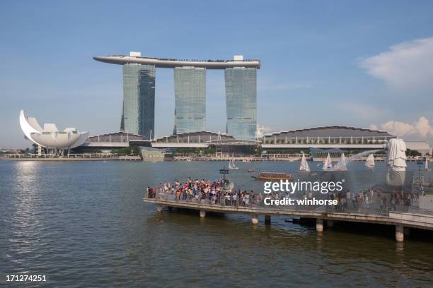 merlion park and marina bay sands - merlion park stock pictures, royalty-free photos & images