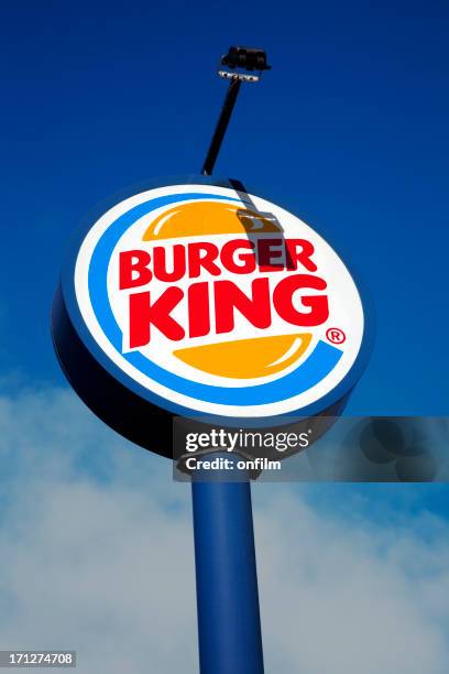 burger king sign and logo - burger king bildbanksfoton och bilder