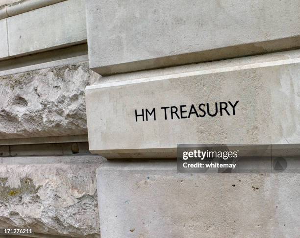 hm treasury-schild - schatzamt stock-fotos und bilder