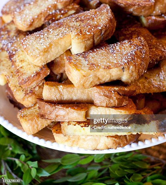 französischen toaststangen - french toast stock-fotos und bilder