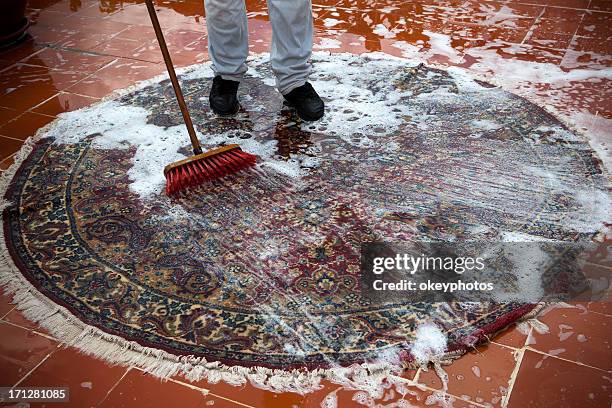 limpieza de alfombras - alfombrilla fotografías e imágenes de stock