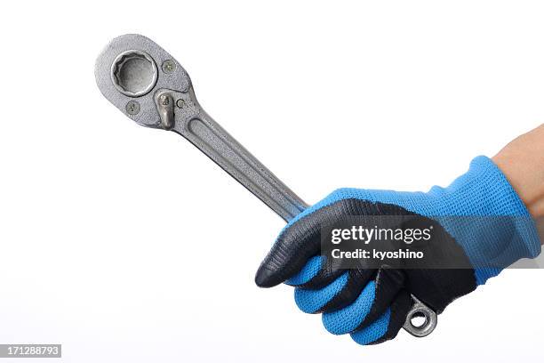 aislado fotografía de sujetar una llave de vaso sobre fondo blanco - guantes-de-trabajo fotografías e imágenes de stock