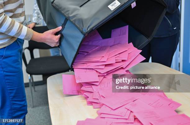 October 2023, Brandenburg, Lübben: An urn with ballots of the postal vote for the district administrator election of the Brandenburg district...