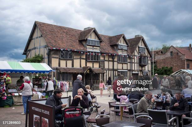 shakespeare's birthplace in stratford-upon-avon, england - stratford upon avon stock pictures, royalty-free photos & images