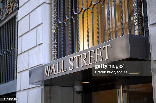 wall street - wall street lower manhattan stock pictures, royalty-free photos & images