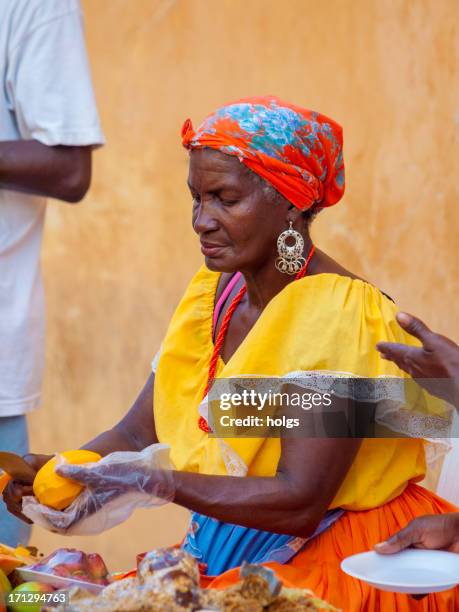 fruit sellers, cartagena, colombia - street food vendor stock pictures, royalty-free photos & images