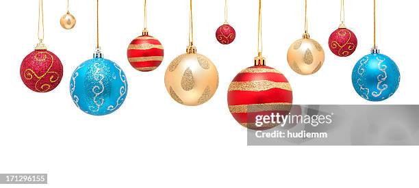 bolas de navidad aislado sobre fondo blanco - decoración objeto fotografías e imágenes de stock