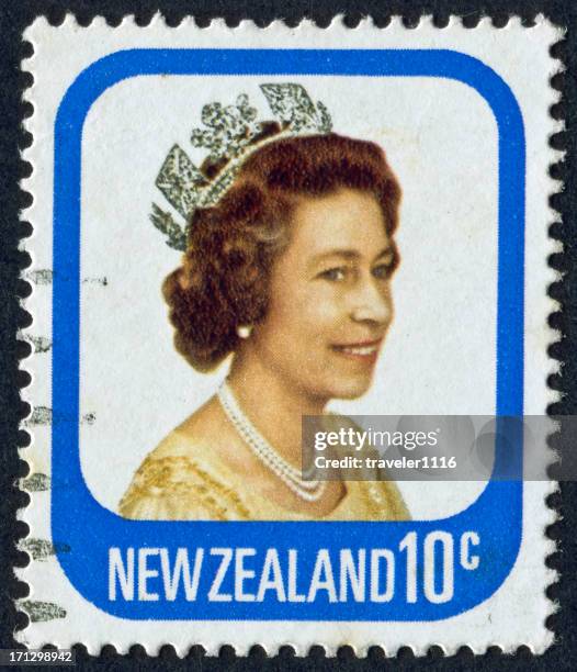 queen elizabeth ii stamp - rms queen elizabeth stock pictures, royalty-free photos & images