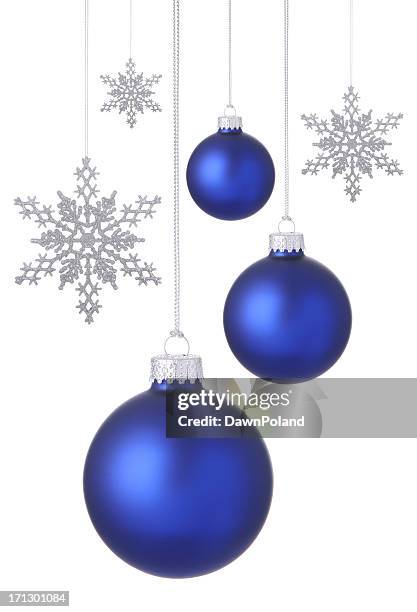 blaue weihnachten kugeln und schneeflocken. - blue baubles stock-fotos und bilder