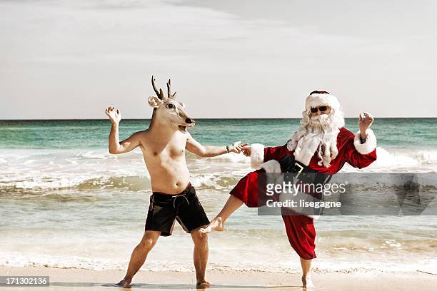 santa dancing with his friend - caribbean christmas 個照片及圖片檔