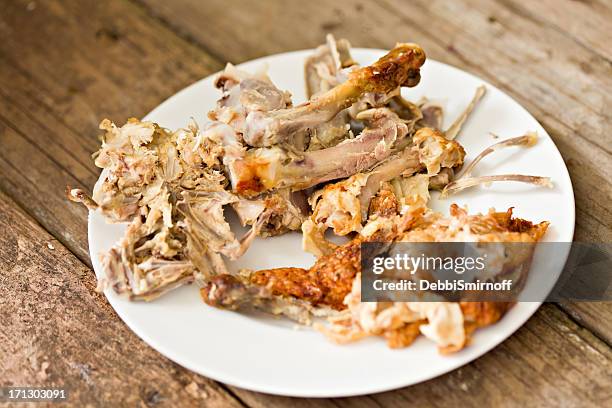 chicken bones - dierlijk bot stockfoto's en -beelden