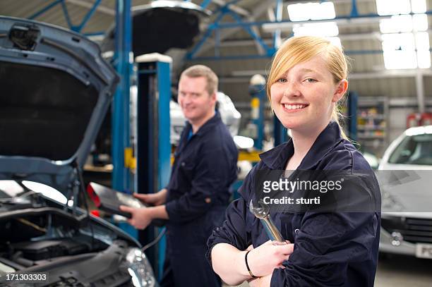teenager working at the garage - car mechanic stockfoto's en -beelden