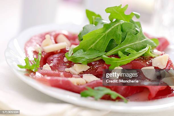 carpaccio - rundvlees stockfoto's en -beelden