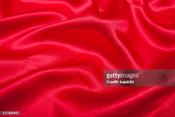 fundo de seda ou cetim vermelho - veludo vermelho material - fotografias e filmes do acervo