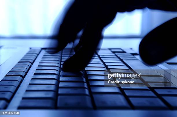 largo - tecla enter fotografías e imágenes de stock