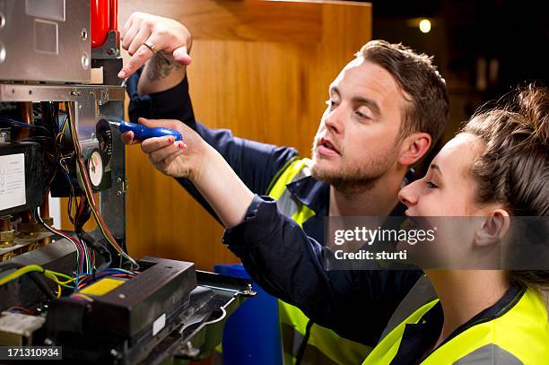 female plumber - cheftrainer stockfoto's en -beelden