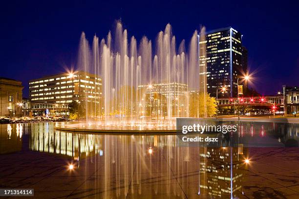 bloch memorial-brunnen und washington square park, kansas city, missouri - kansas city stock-fotos und bilder