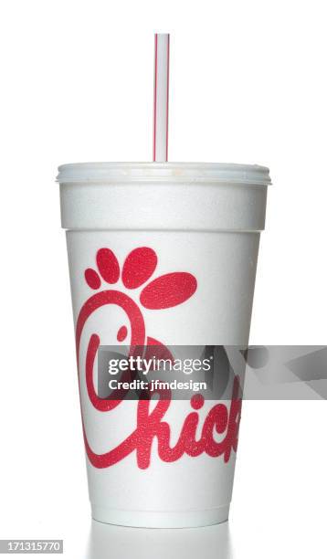 chick-fil-a soda bebida cup - chick fil a fotografías e imágenes de stock