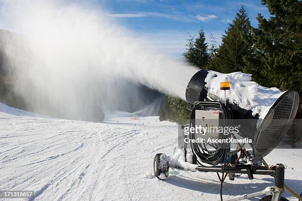 snowmaking - sneeuwmachine stockfoto's en -beelden