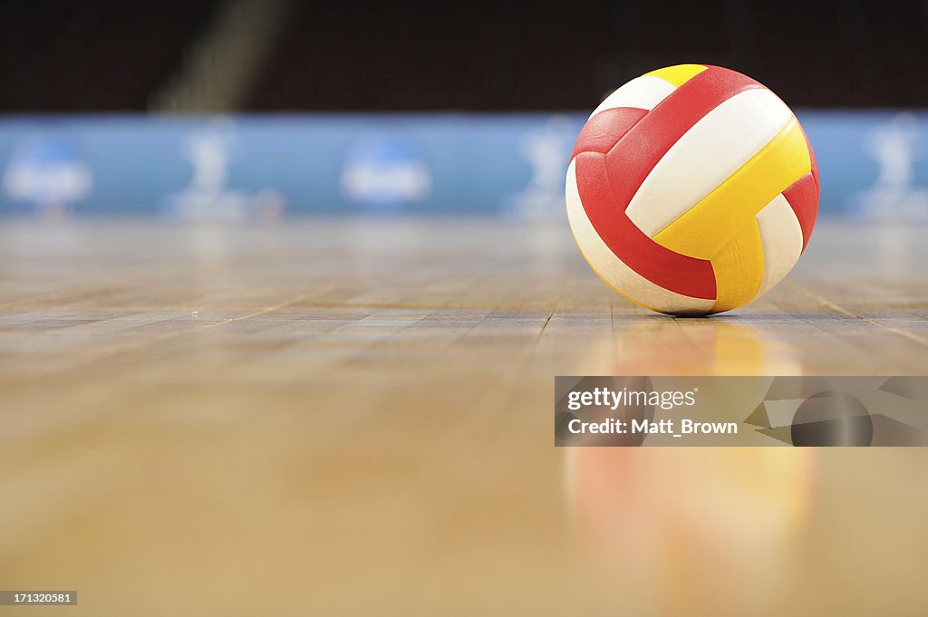 Voleibol em um ginásio vazio