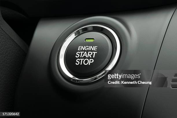 keyless smart key engine start stop button - ontsteking stockfoto's en -beelden