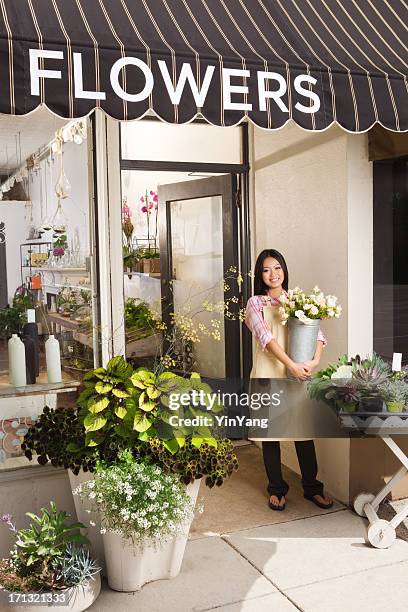 small business entrepreneur florist flower shop owner vt - florist stock pictures, royalty-free photos & images