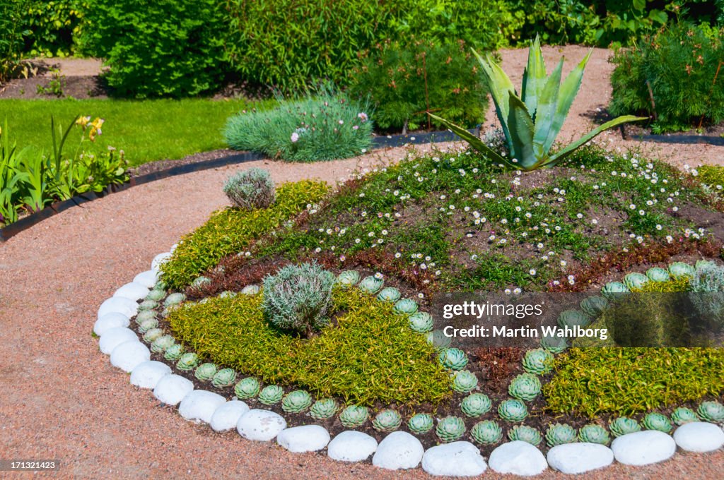 Garden arrangement