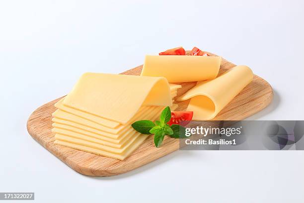 sliced cheese - gouda stockfoto's en -beelden