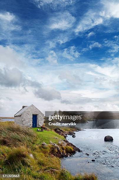 irish landschaft in connemara - connemara stock-fotos und bilder