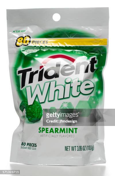 trident blanc menthe verte artificiellement formule gomme parfumé - chewing gum pack photos et images de collection