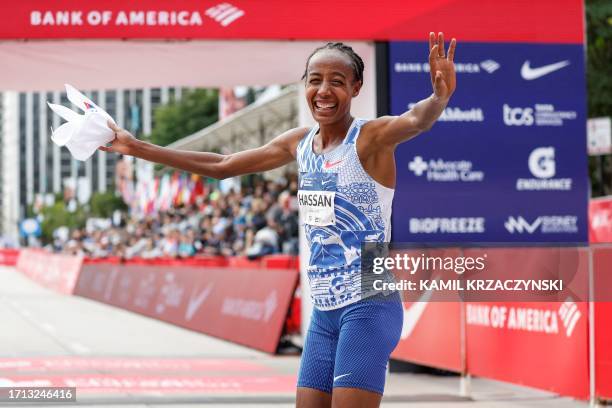 Sifan Hassan of the Netherlands celebrates winning the 2023 Bank of America Chicago Marathon in Chicago, Illinois, on October 8, 2023.