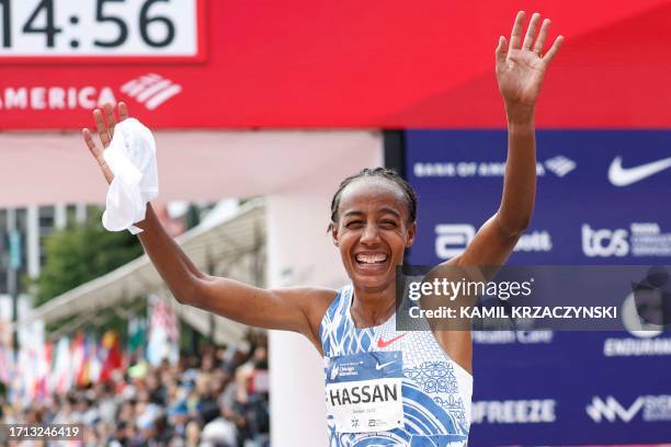 Sifan Hassan of the Netherlands celebrates winning the 2023 Bank of America Chicago Marathon in Chicago, Illinois, on October 8, 2023.