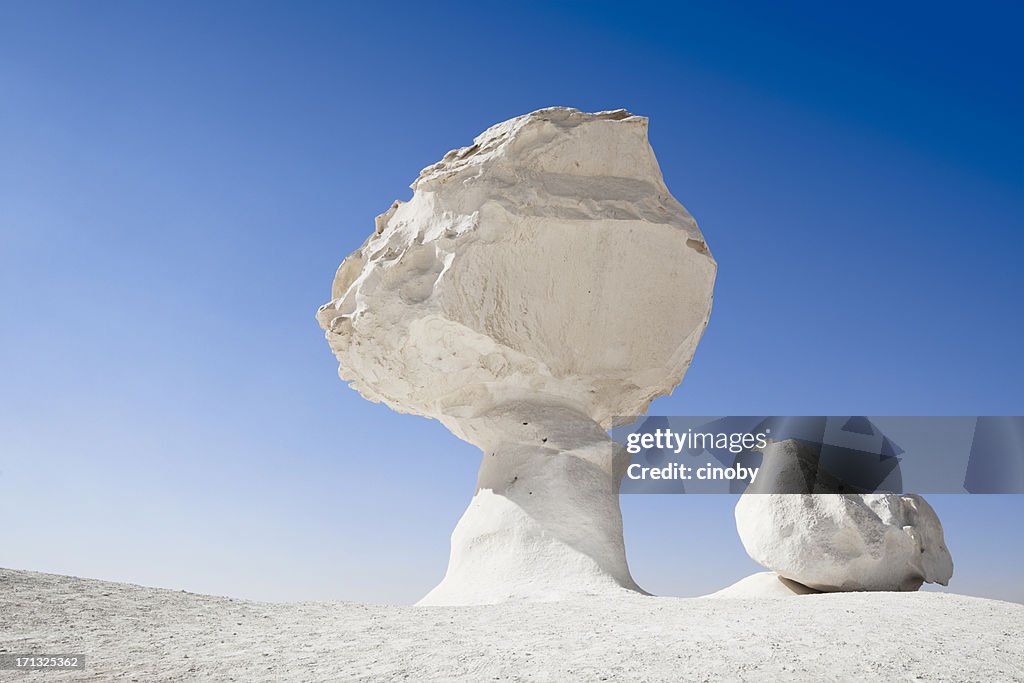 Pollo & tipo seta formación de roca del desierto blanco de Egipto