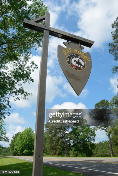 jeff busby sign on natchez trace - natchez trace parkway stock pictures, royalty-free photos & images