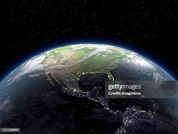 globe regarder la télévision depuis l'espace - image satellite photos et images de collection