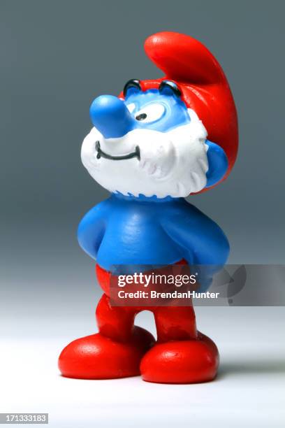 papa schlumpf - the smurfs stock-fotos und bilder