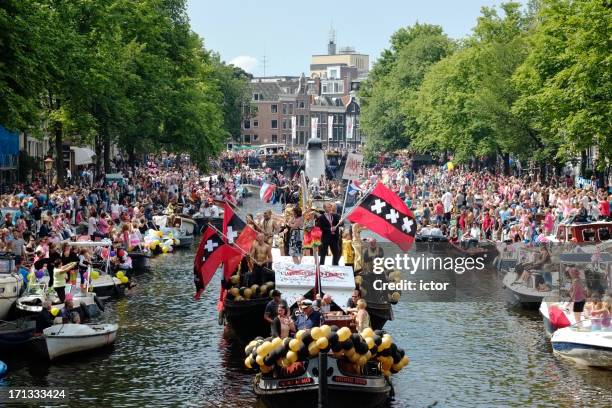 amsterdam canal parade 2012 - amsterdam canal stockfoto's en -beelden