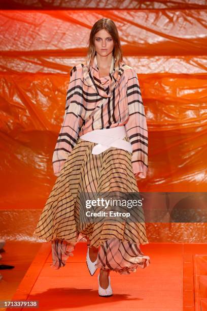 Model walks the runway during the Louis Vuitton Womenswear Spring/Summer 2024 show as part of Paris Fashion Week on October 2, 2023 in Paris, France.